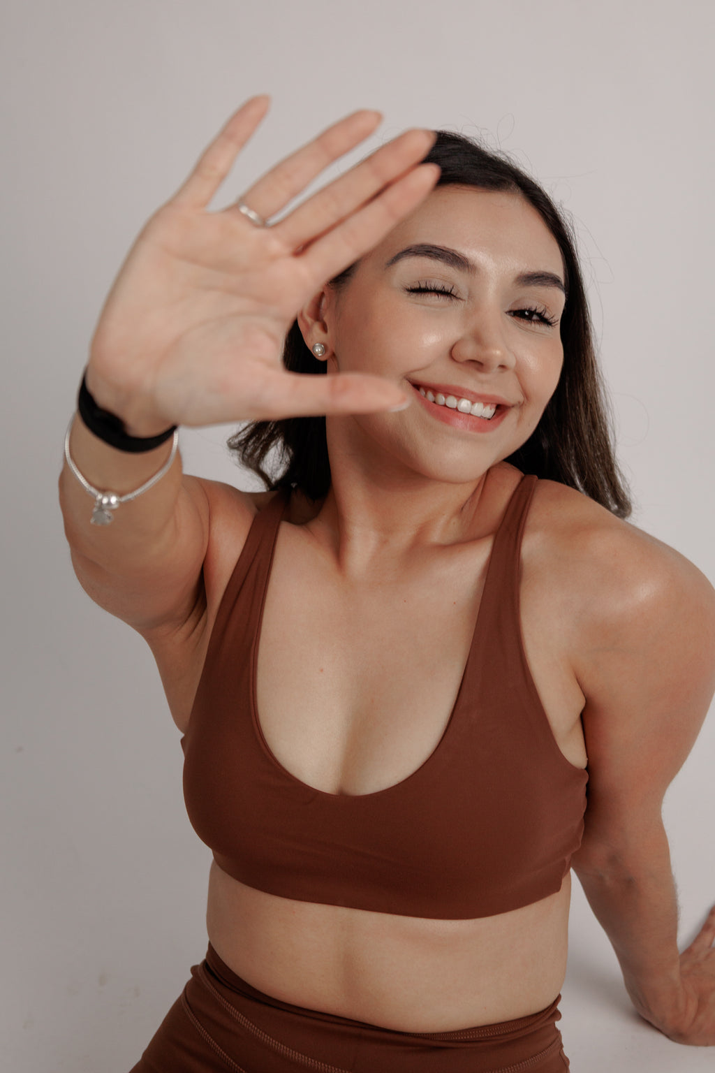 Top Bra Deportivo con Cuello en V para Mujer